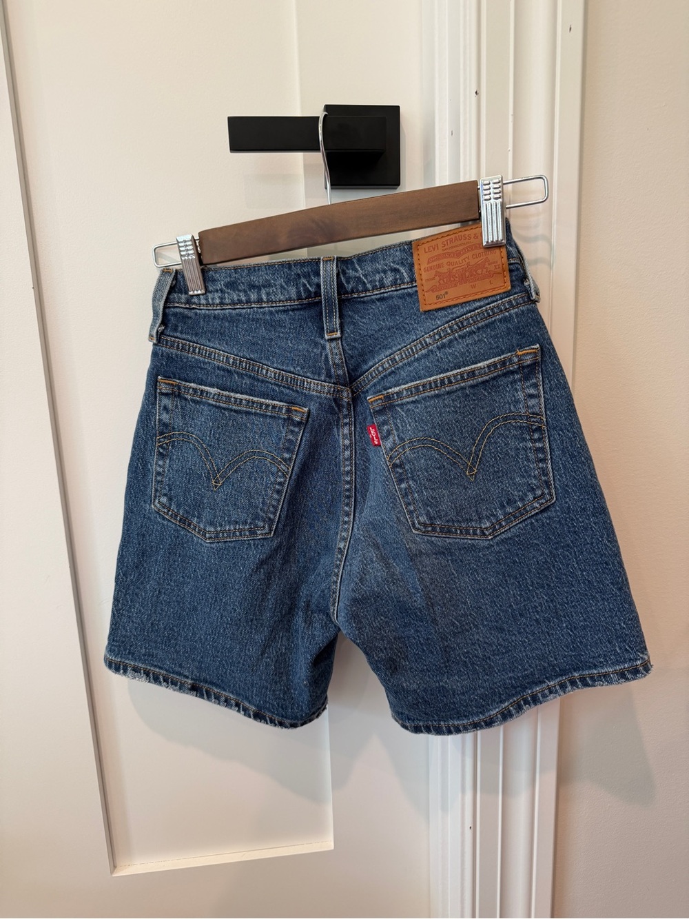 Levi's Mid-Thigh short